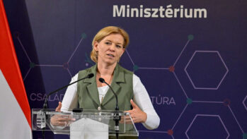 VARGA-BAJUSZ Veronika