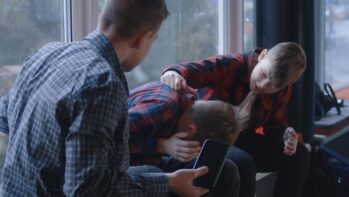 Nem vagy gyáva, csak túl sokan vagytok... active-bystander-post