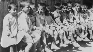 „Csak szóltunk” – a kísérlet, amely elvette a gyerekek hangját