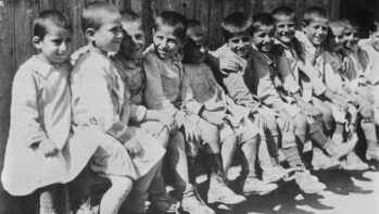 „Csak szóltunk” – a kísérlet, amely elvette a gyerekek hangját 35200v-731w