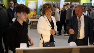 Robot, fondant és CNC – ilyen volt a szakképzés, amikor nem csak beszéltek róla